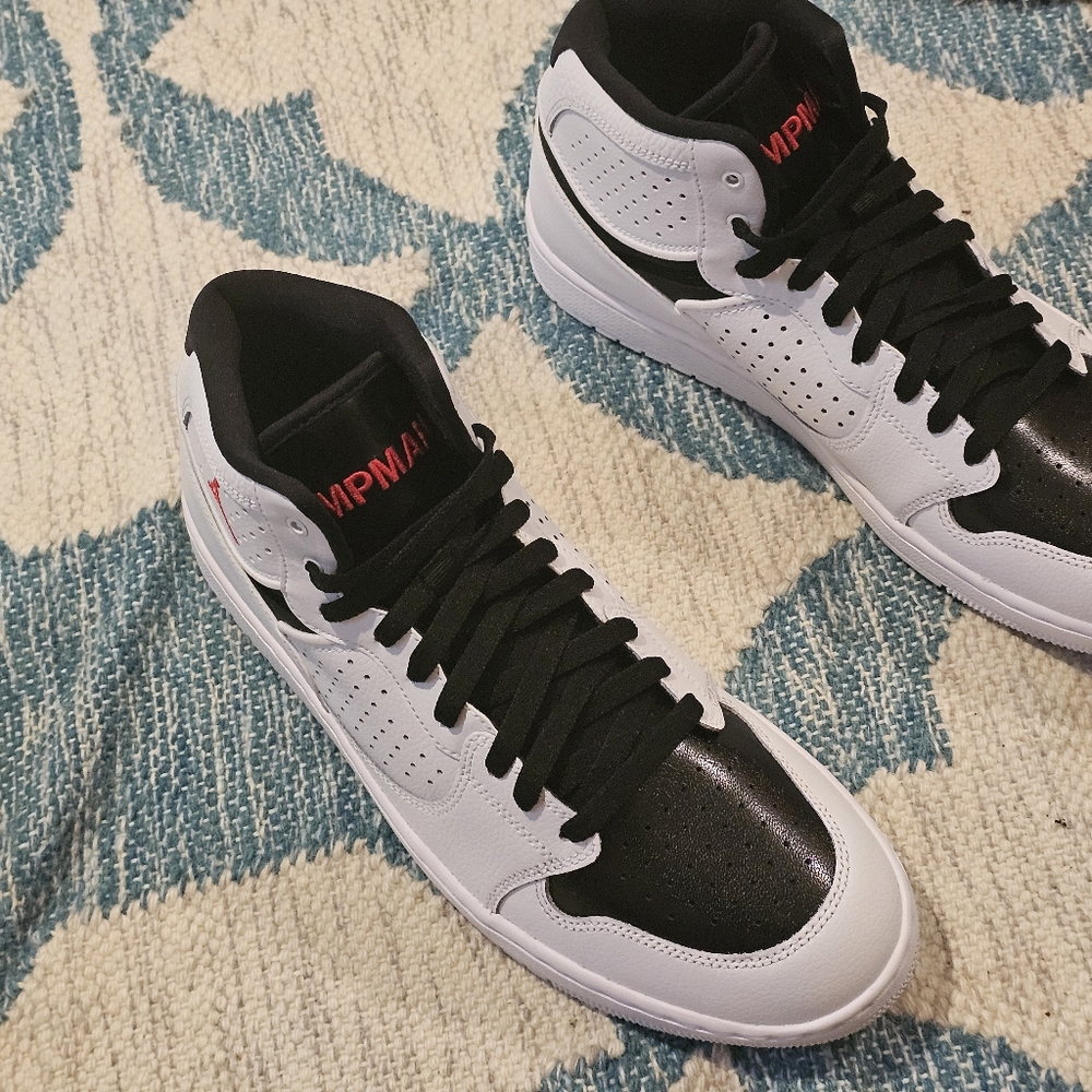 Jordan access men's size 11 black/white